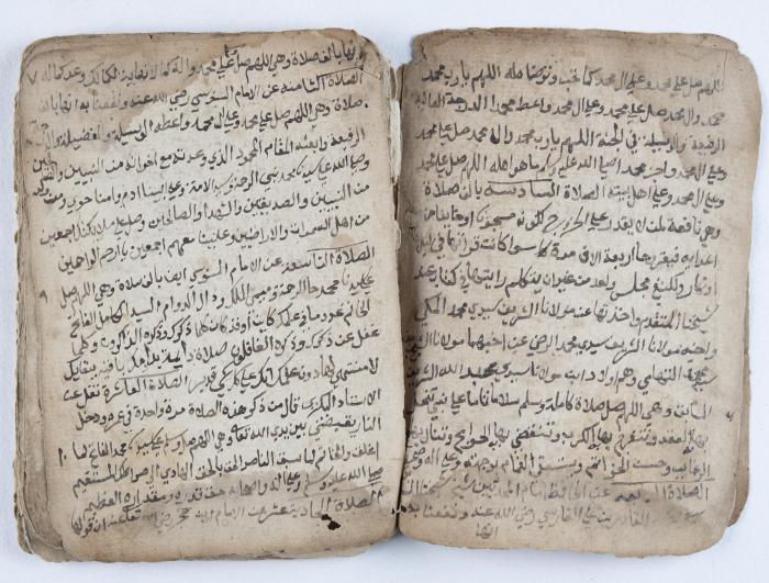 مخطوطة إسلامية قديمة تتناول الأوراد والحجب والسحر