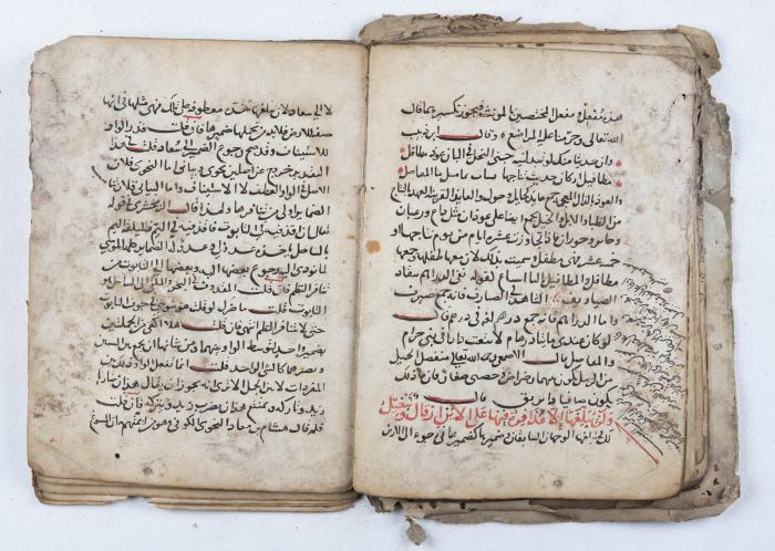 مخطوطة قديمة في قضايا اللغة والبلاغة والنحو
