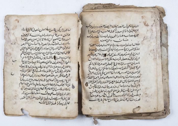 مخطوطة قديمة في قضايا اللغة والبلاغة والنحو