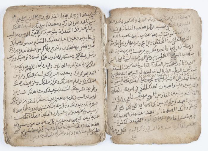 مخطوطة إسلامية قديمة تتناول الأوراد والحجب والسحر