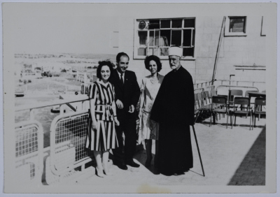 صورة لسيدات ورجال