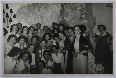 صورة لرجال وفتيات، 1956