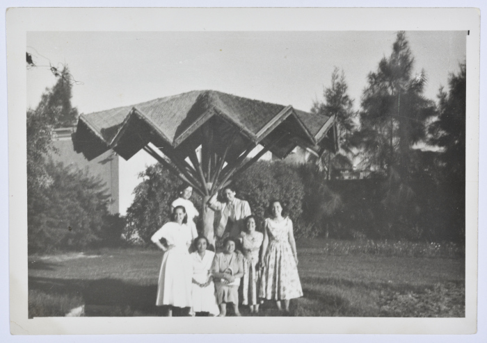 صورة لفتيات، القاهرة، 1956