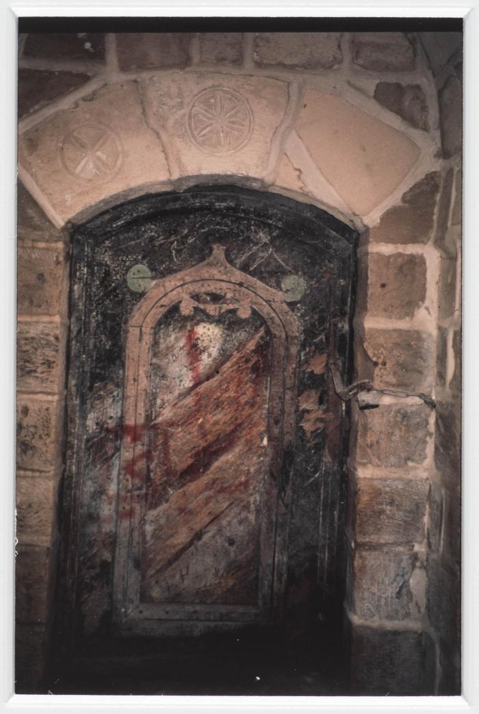 بوابة منزل أثري قديم 