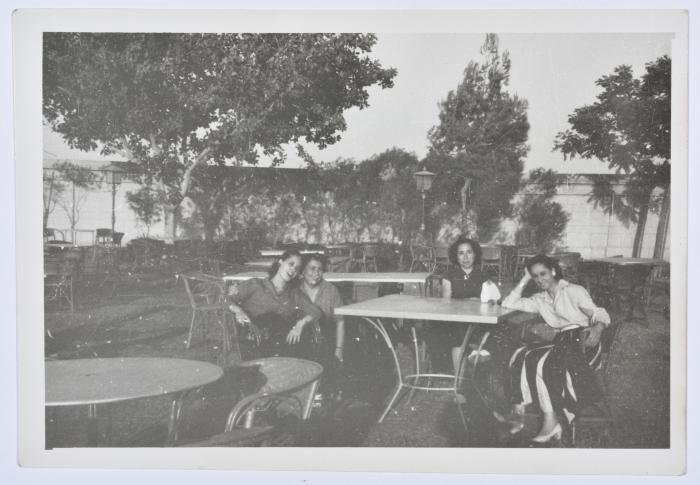 A Photograph of Girls, Giza