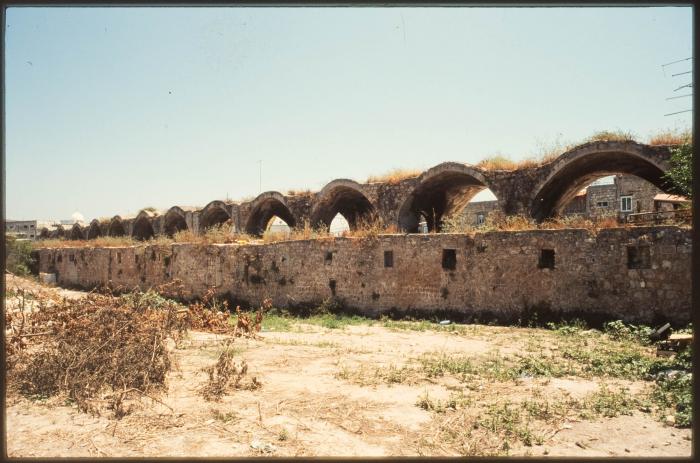 مقطع من سور مدينة عكا المحتلة في التسعينيات