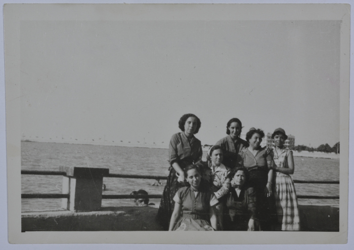 A Photograph of Girls, Suez