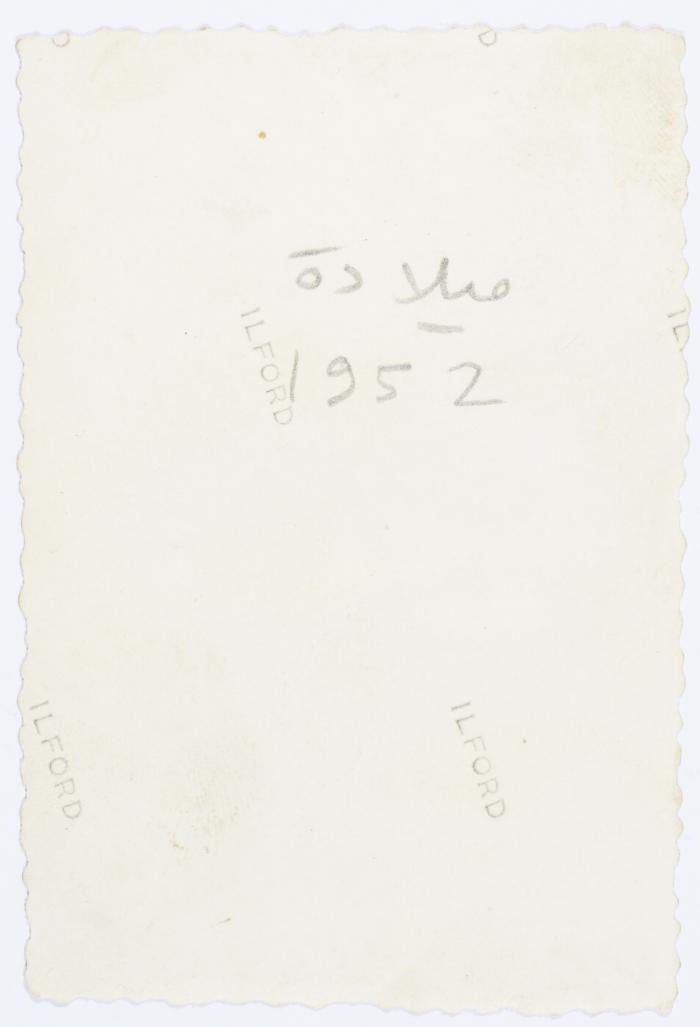 ميلادة خميس برفقة إحدى الراهبات، 1952