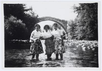 فكتوريا خميس وصديقاتها في لبنان