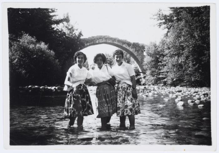 فكتوريا خميس وصديقاتها في لبنان