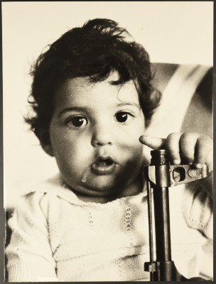 طفلة فلسطينية لاجئة، لبنان، 1980- 1989