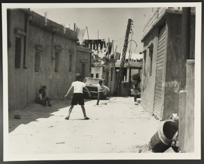  أطفال في مخيم للاجئين الفلسطينيين، لبنان، 1980- 1989