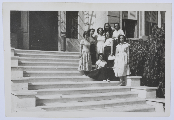 A Photograph of Girls, Giza