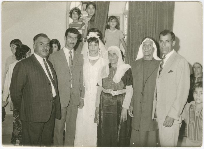 A bride with her parents and siblings