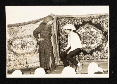 يسرى عواودة وسعاد صبح، دورا، 1968