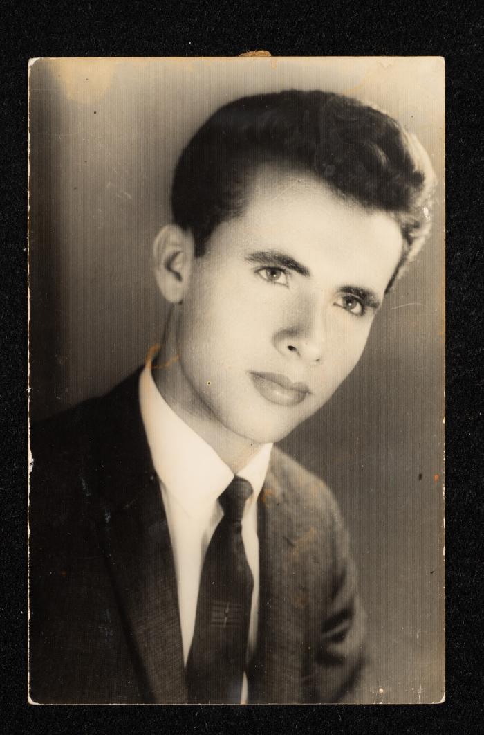 صورة شخصية لأحمد عواودة، دورا، 1966
