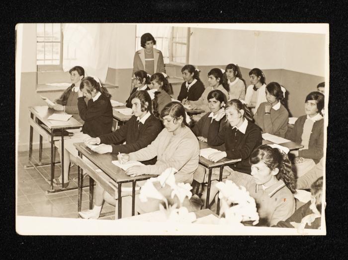 يسرى عواودة وزميلاتها، دورا، 1966