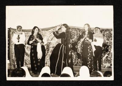 يسرى عواودة وزميلاتها، دورا، 1970