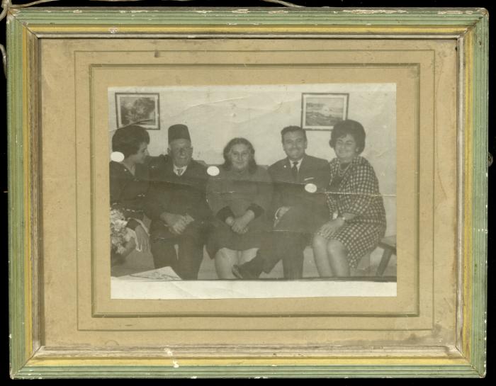 مجموعة أشخاص من عائلة عبد الهادي