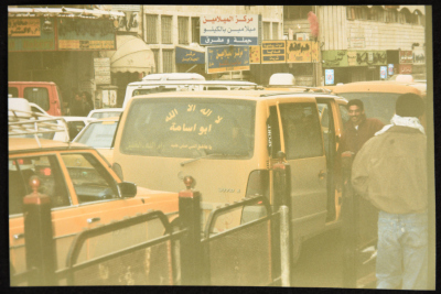 عبارات دينية مطبوعة على سيارة عمومية