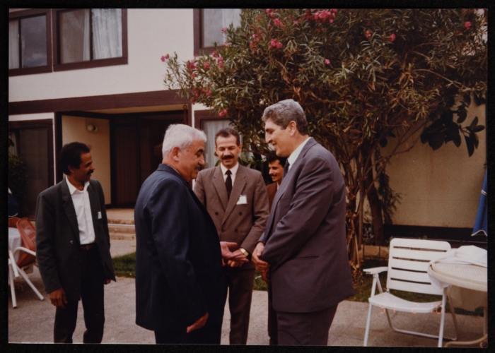 الدكتور سمير غوشة برفقة الدكتور جورج حبش في قصر الصنوبر في الجزائر عام 1993