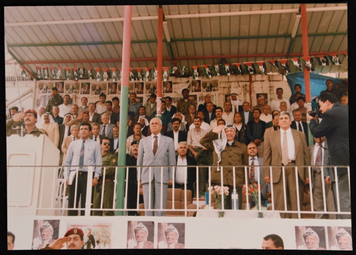 الدكتور سمير غوشة برفقة ياسر عرفات في مهرجان جماهيري في غزة 