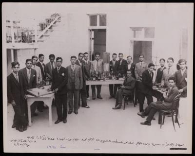 عبد الرحيم محمود برفقة أستاذه وزملائه في مدرسة النجاح الوطنية، نابلس، 1931