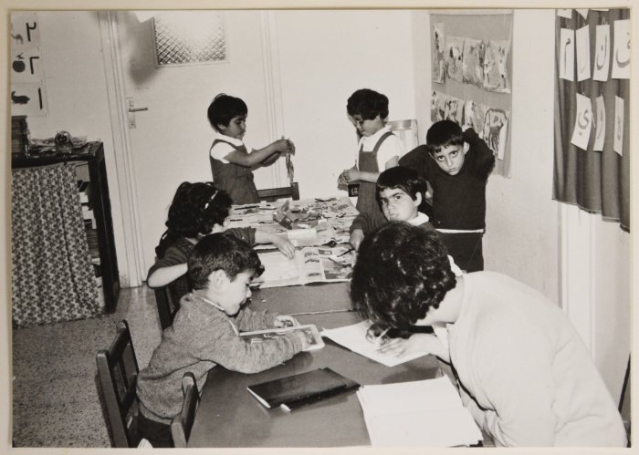 طلاب مدرسة البيت الإنجيلي للبنات في رام الله في صفوفهم الدراسية