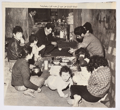 عائلات لبنانية في ملجأ، قصاصة من جريدة، لبنان، 1982