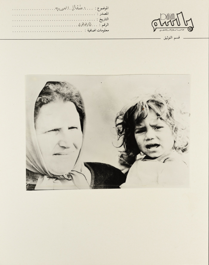 امرأةٌ فلسطينيةٌ في مخيمٍ للاجئين، لبنان، 1980- 1989