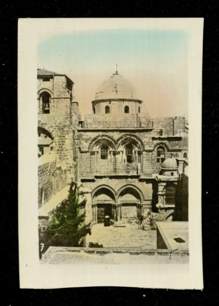 بوابة كنيسة القيامة في البلدة القديمة في مدينة القدس، عشرينيات القرن العشرين