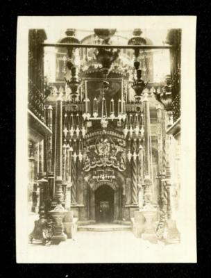 غرفة القبر في كنيسة القيامة في مدينة القدس، عشرينيات القرن العشرين