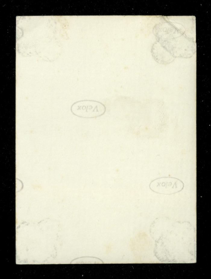 سيدة فلسطينية تحمل سلة من القش على رأسها، عشرينيات القرن العشرين