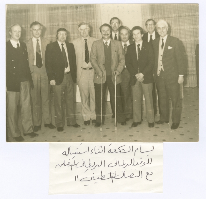 رئيس بلدية نابلس يستقبل وفدًا برلمانيًا اسكتلنديًا في بلدية نابلس، 1982 