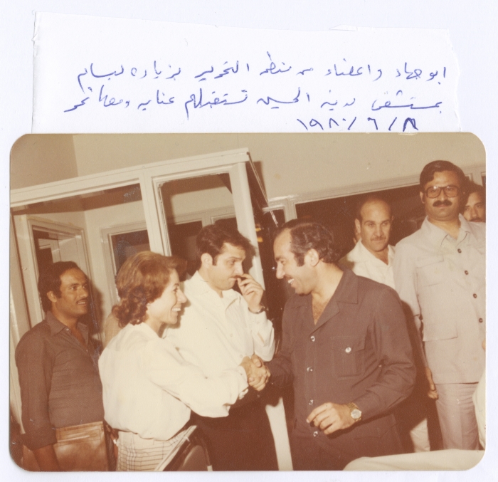 طلال ناجي وخليل الوزير يعودان بسام الشكعة في مدينة الحسين الطبية، حزيران 1980