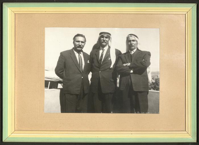 يوسف بيك برفقة اثنين من الرجال، مجدل شمس- الجولان، 1967