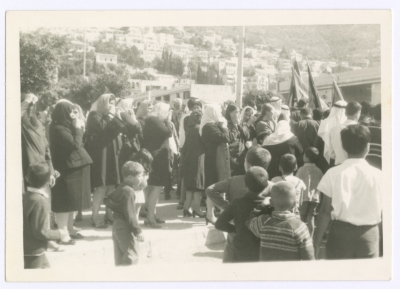 A crowd of Mourners
