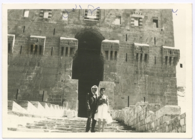 بسام الشكعة وزوجته أمام قلعة حلب، 1961