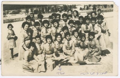 طالبات وطلاب في زي الكشافة، 16 آذار 1957