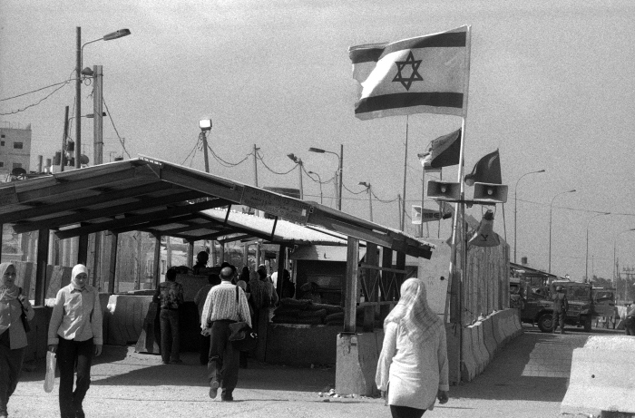 الحاجز العسكري الإسرائيلي المقام على أراضي بلدة قلنديا، 2004