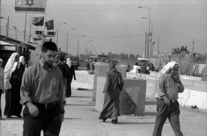 الحاجز العسكري الإسرائيلي المقام على أراضي بلدة قلنديا، 2004