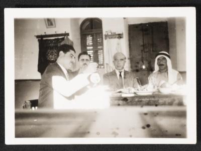 عبد الكريم العلمي مع أصدقائه في مدينة القدس