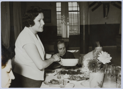 Andaleib with other women during lunch