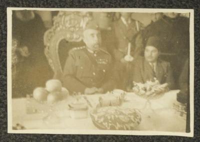 الملك عبد الله الأول بن الحسين خلال استقباله في بيت الضيافة كازانوفا، بيت لحم، 9 كانون الأول 1948 