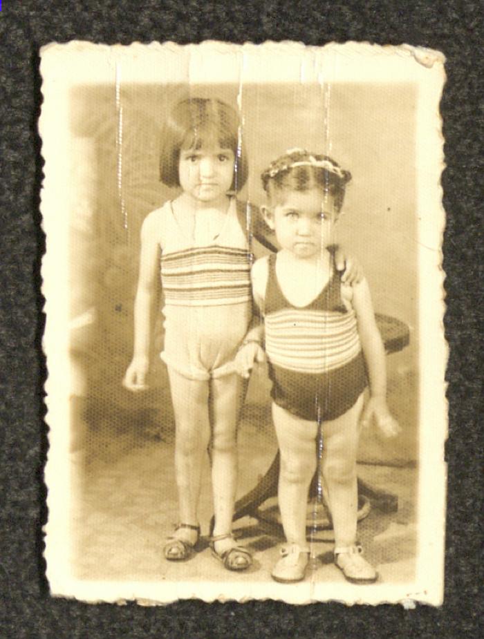 Irelanda and Juliette Touma, Ecuador, 8 April 1944