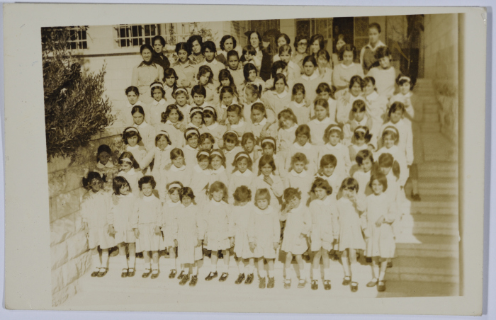 طالبات دار اليتيمات