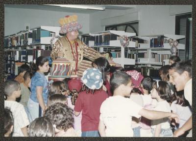 عرض "سلسلة حكايات أبو العجب – مكتبة رام الله العامة"، 2003 