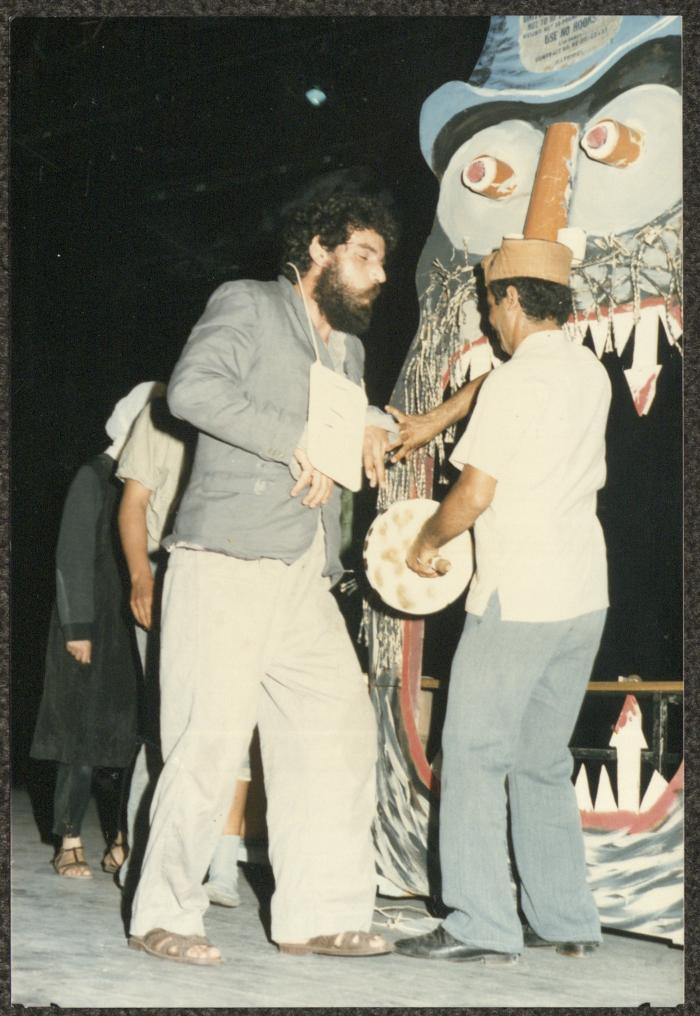 مشهد من مسرحية “الأعمى والأطرش