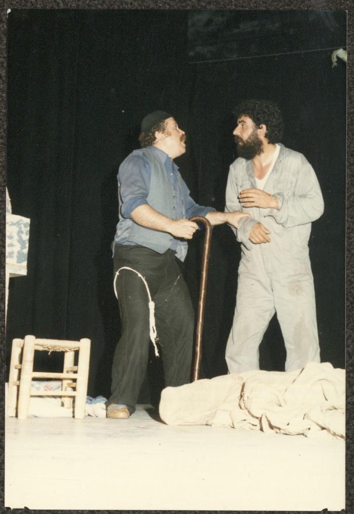 مشهد من مسرحية “الأعمى والأطرش