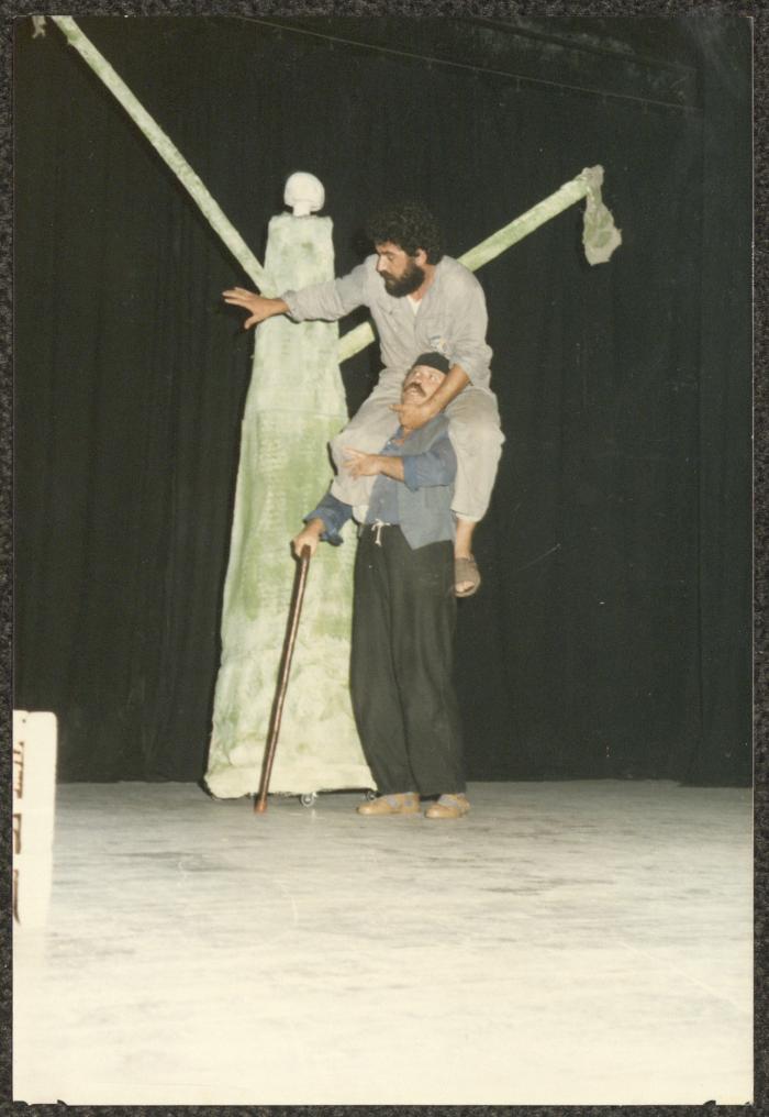 مشهد من مسرحية 